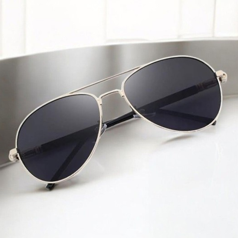 Unisex Aviator Sunglasses with Polarised and UV Protected Lens